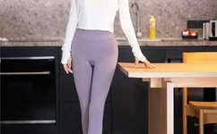 一个人被3个人同时C了